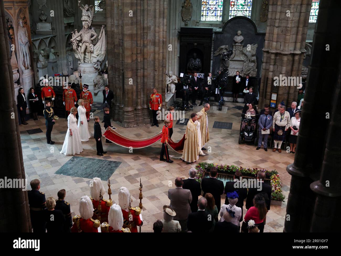 La regina Camilla arriva alla sua incoronazione all'Abbazia di Westminster, Londra. Data immagine: Sabato 6 maggio 2023. Foto Stock