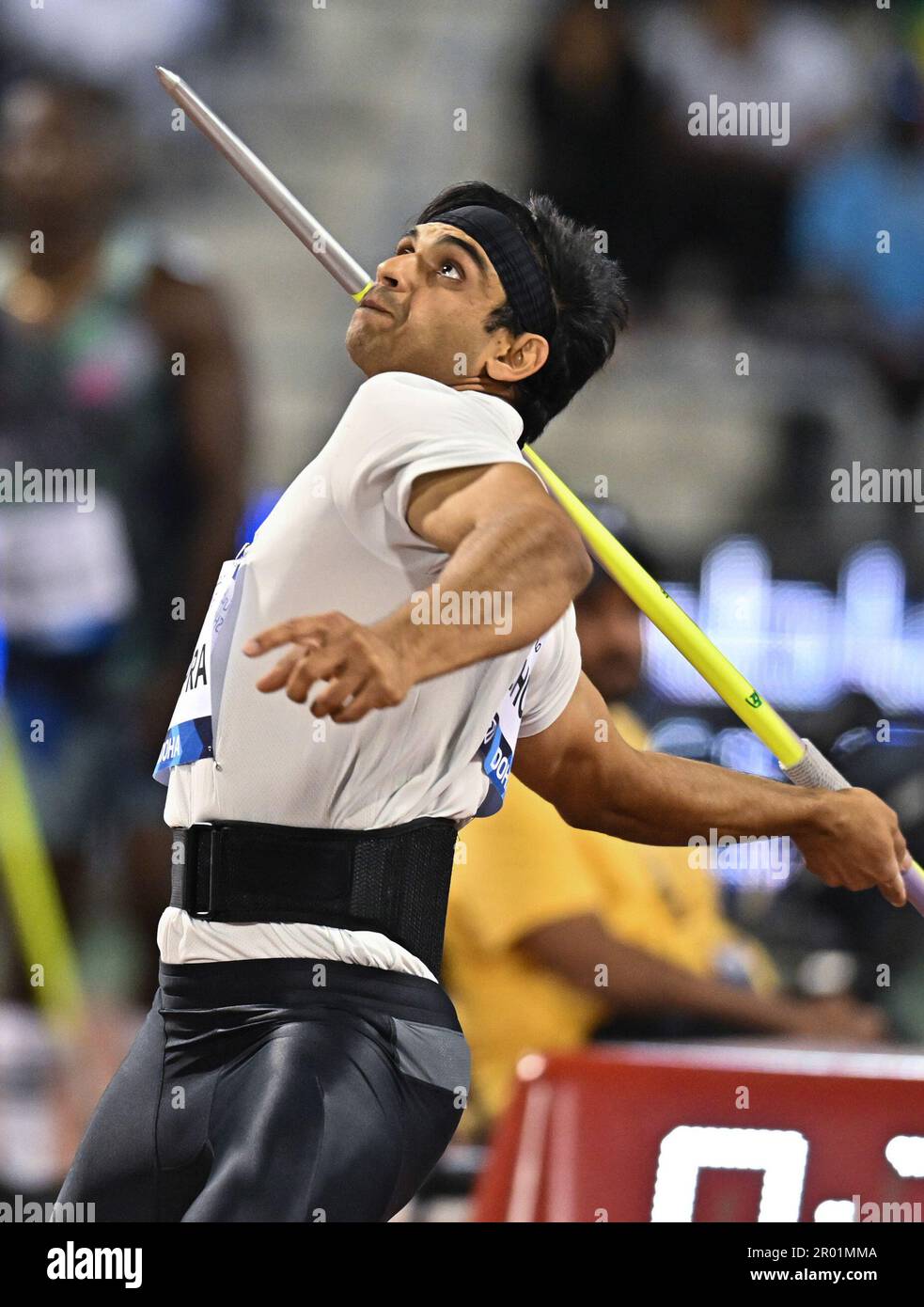 Doha, Qatar. 5th maggio, 2023. Neeraj Chopra dell'India compete durante il lancio maschile di Javelin al meeting di atletica della Diamond League 2023 allo stadio Suhaim bin Hamad di Doha, capitale del Qatar, il 5 maggio 2023. Credit: Nikku/Xinhua/Alamy Live News Foto Stock
