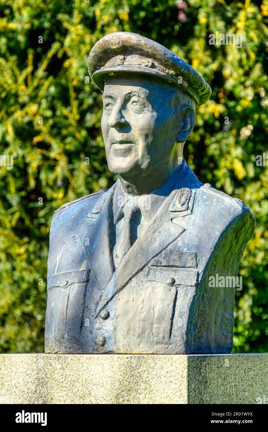 Scultura del generale Antonio Pires Veloso in Piazza della Repubblica Portoghese. Foto Stock