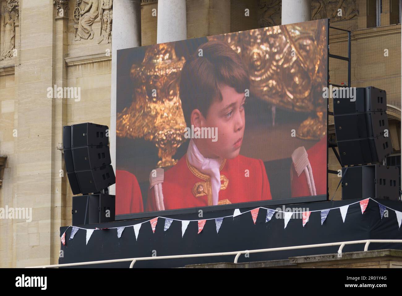 Hull, East Riding dello Yorkshire. 6 maggio 2023. Hull City Centre ha celebrato l'incoronazione di re Carlo in stile oggi, la città è stata un lavaggio di rosso, bianco e blu. Gli eventi si sono svolti in Queen Victoria Square, King Edward St e Beverley Gate, con l'incoronazione mostrata su grandi schermi intorno al centro della città. NELLA FOTO: BridgetCatterall/AlamyLiveNews Foto Stock