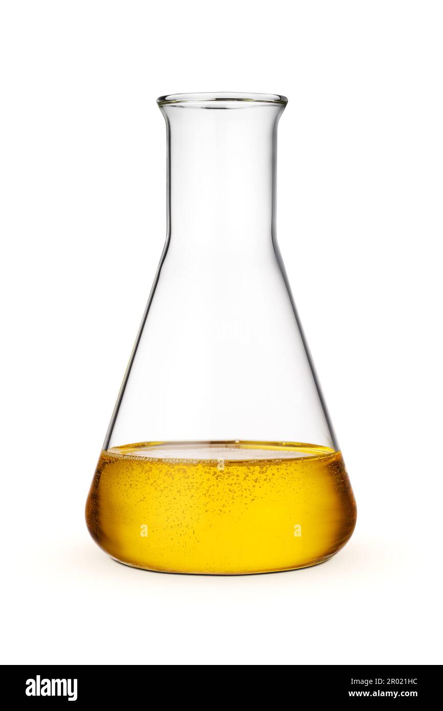 Olio di girasole non raffinato in matraccio chimico isolato su fondo bianco. Foto Stock