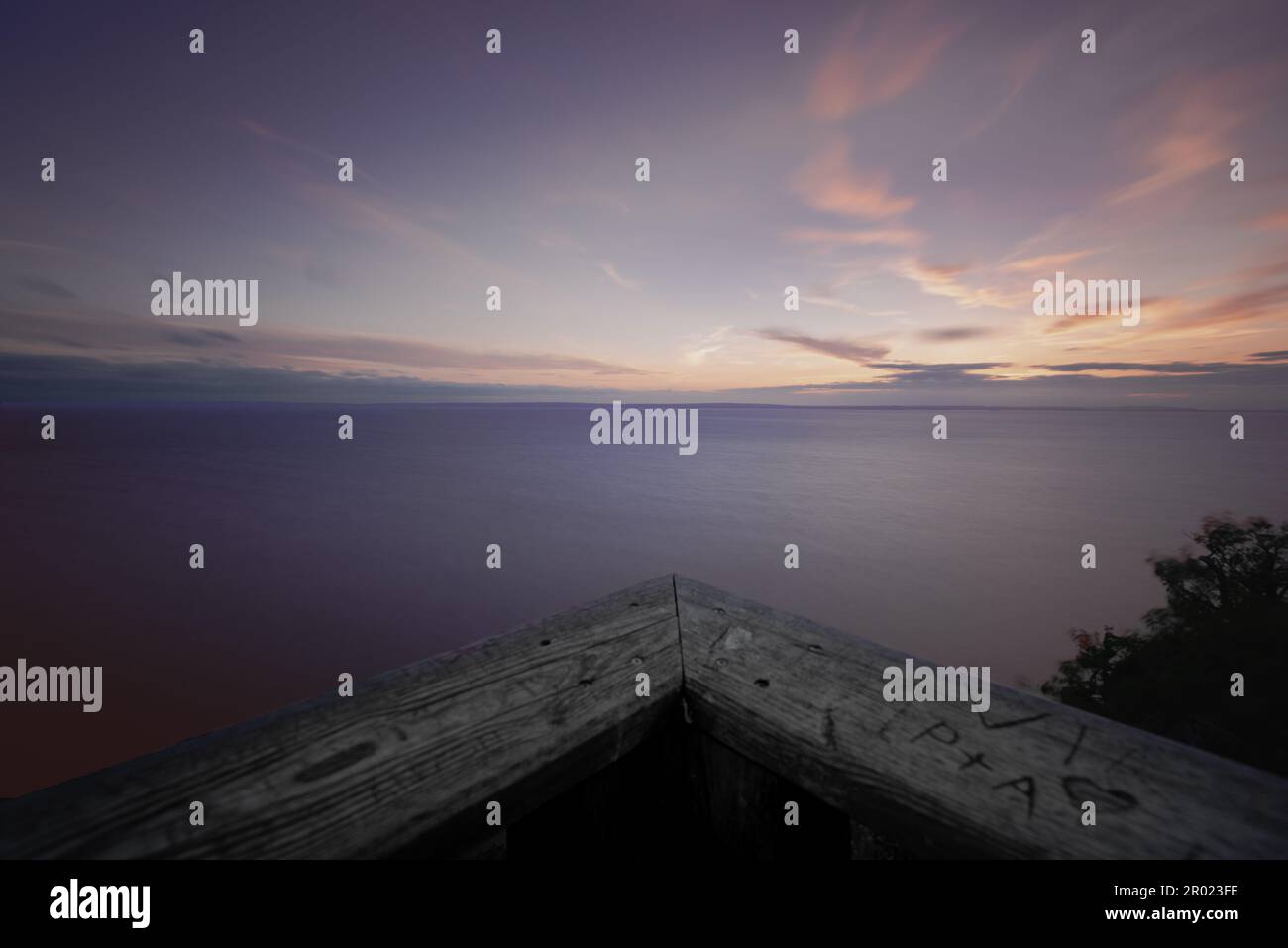 Splendida vista lago al tramonto o all'alba sul lago Vättern in Svezia. Punto di vista sul lago presso l'Omber eco Park Foto Stock