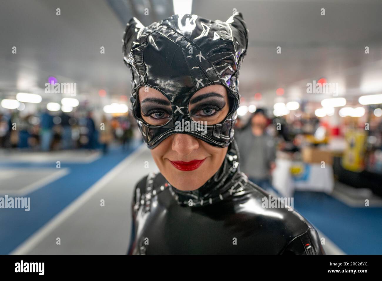 Edimburgo, Scozia, Regno Unito. 6 maggio 2023. Catwoman fa un'apparizione al quartiere di St James durante la convention Comic con Sci-fi organizzata dalla Big Glasgow Comic Page. Iain Masterton/Alamy Live News Foto Stock