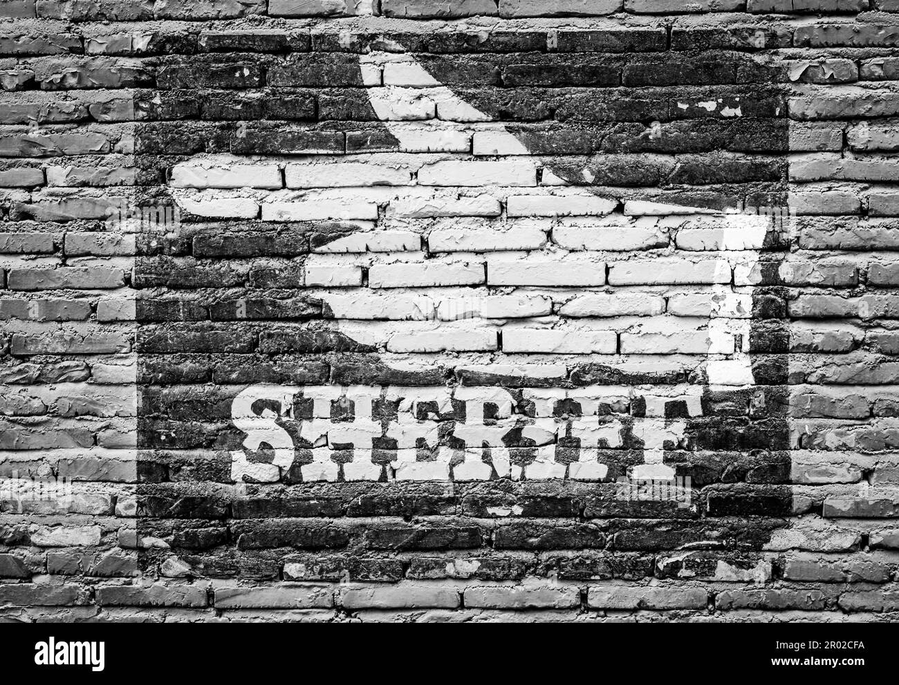 Sheriff graffiti su un vecchio muro di mattoni. Concetto di sicurezza Foto Stock