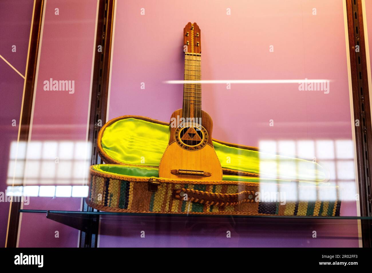Una piccola chitarra o carango latino-americano al Museo de ARTESANÍA Iberoamericana de Tenerife, la Orotava, Isole Canarie, Spagna Foto Stock
