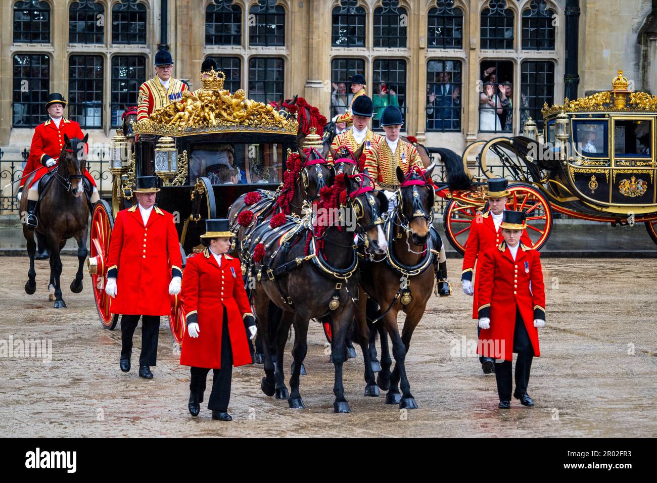 Londra, Regno Unito. 06th maggio, 2023. I membri della famiglia reale britannica sono guidati in carrozze dall'Abbazia di Westminster di ritorno a Buckingham Palace dopo l'incoronazione. Credit: Sina Schuldt/dpa/Alamy Live News Foto Stock