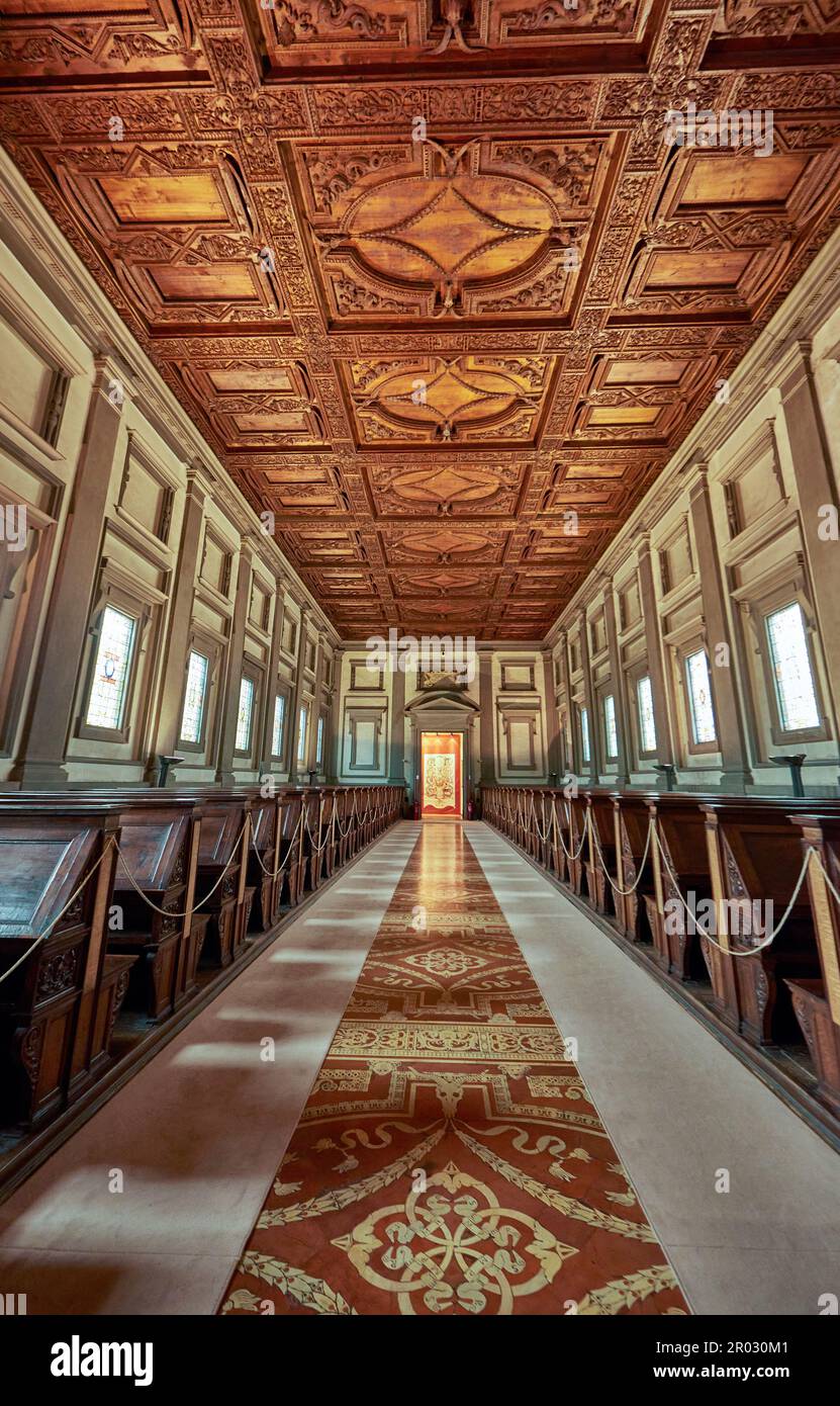 Imponente interno della Biblioteca Laurenziana nella Basilica di San Lorenzo a Firenze Foto Stock