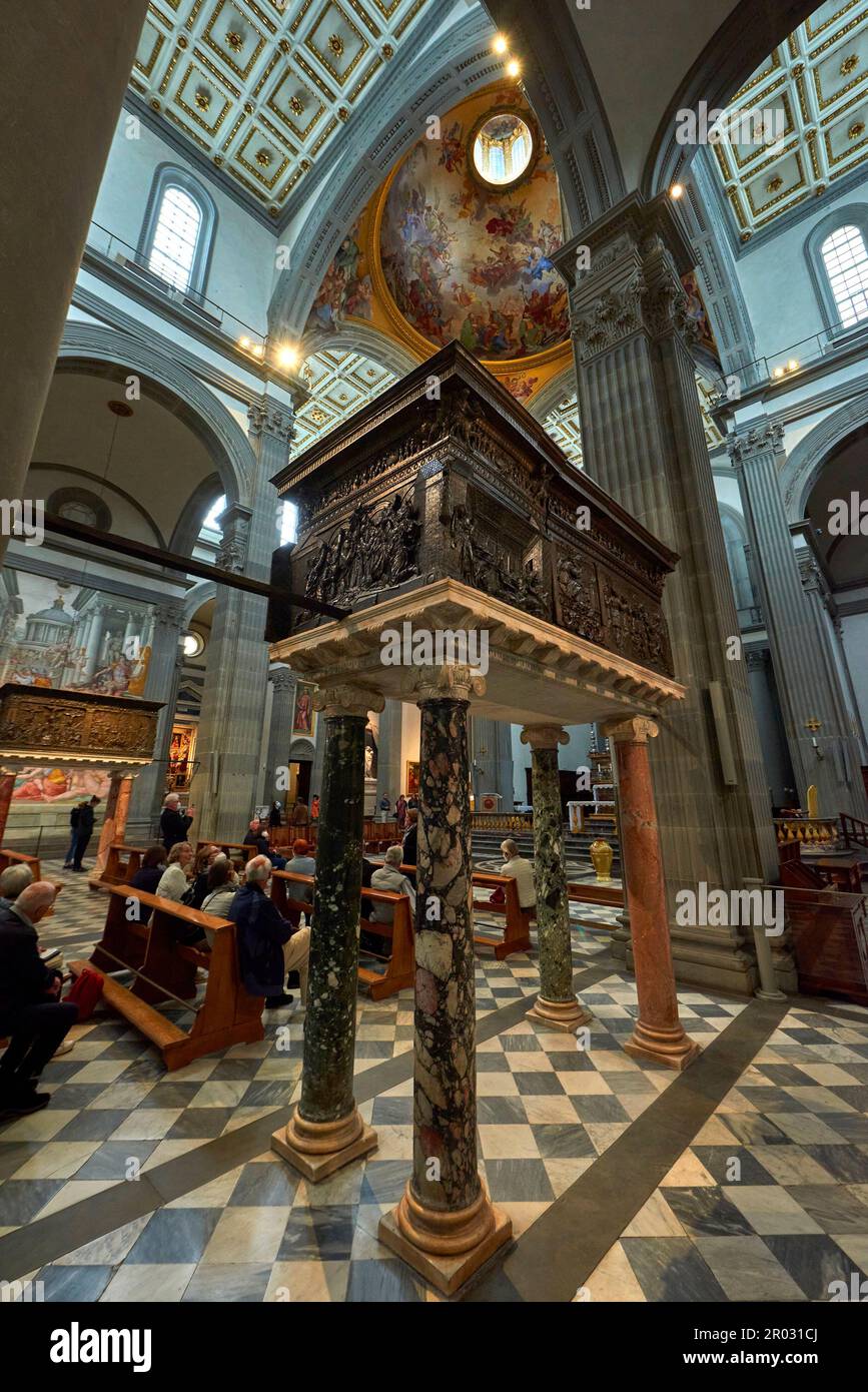 La Passione di Donatello in marmo e bronzo nella Basilica di San Lorenzo. Firenze, Italia Foto Stock