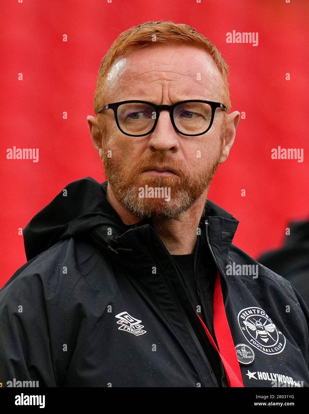 Liverpool, Regno Unito. 06th maggio, 2023. Ben Ryan, direttore della Performance Elite di Brentford ispeziona il campo prima della partita della Premier League Liverpool vs Brentford ad Anfield, Liverpool, Regno Unito, 6th maggio 2023 (Foto di Steve Flynn/News Images) a Liverpool, Regno Unito il 5/6/2023. (Foto di Steve Flynn/News Images/Sipa USA) Credit: Sipa USA/Alamy Live News Foto Stock