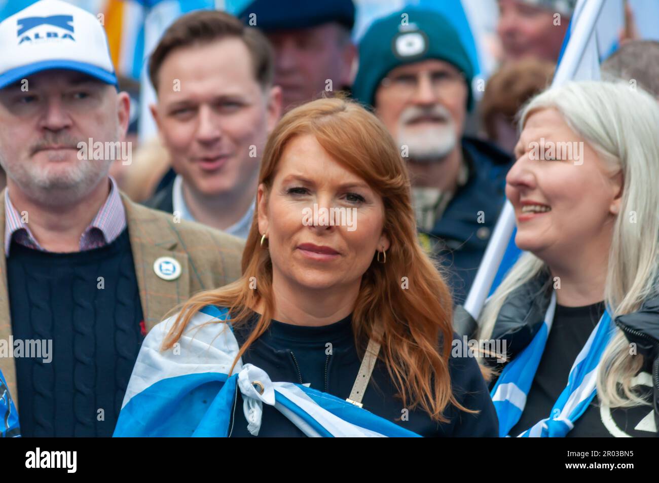 Glasgow, Scozia, Regno Unito. 6th maggio, 2023. L'Ash Regan MSP si unisce ai sostenitori dell'indipendenza scozzese per marciare da Kelvingrove Park attraverso il centro della città fino a un raduno a Glasgow Green. L'evento è stato organizzato dal gruppo All Under One Banner. Credit: SKULLY/Alamy Live News Foto Stock