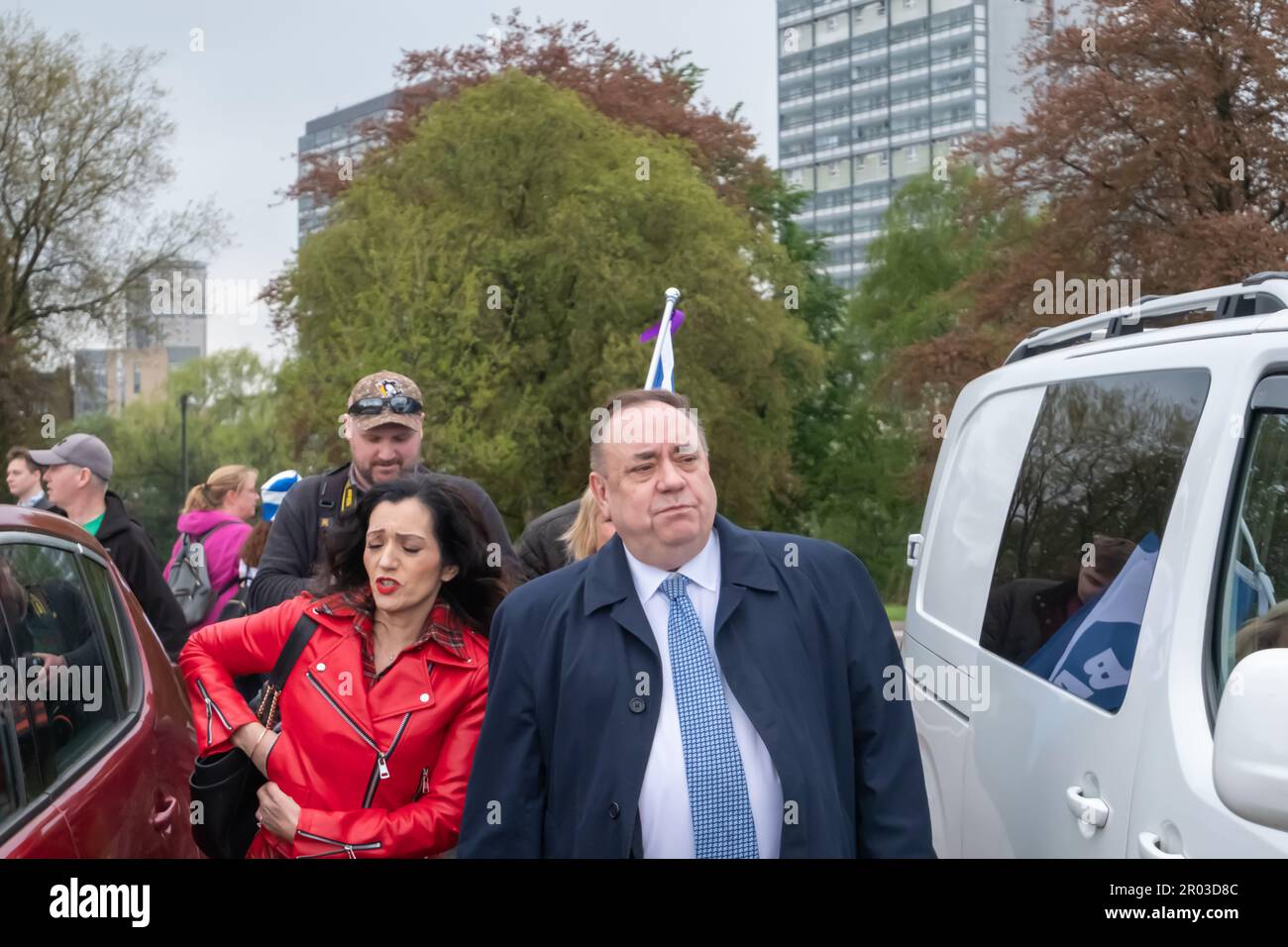 Glasgow, Scozia, Regno Unito. 6th maggio, 2023. L'ex primo ministro Alex Salmond si unisce ai sostenitori dell'indipendenza scozzese per marciare da Kelvingrove Park attraverso il centro della città a un rally a Glasgow Green. L'evento è stato organizzato dal gruppo All Under One Banner. Credit: SKULLY/Alamy Live News Foto Stock