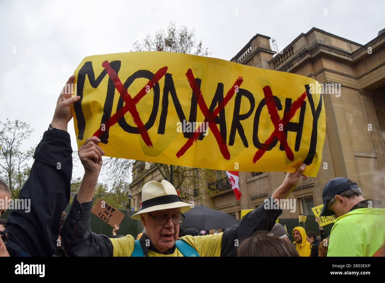Londra, Regno Unito. 6th maggio 2023. Gli anti-monarchici organizzano una protesta a Trafalgar Square durante l'incoronazione di re Carlo III Credit: Vuk Valcic/Alamy Live News Foto Stock