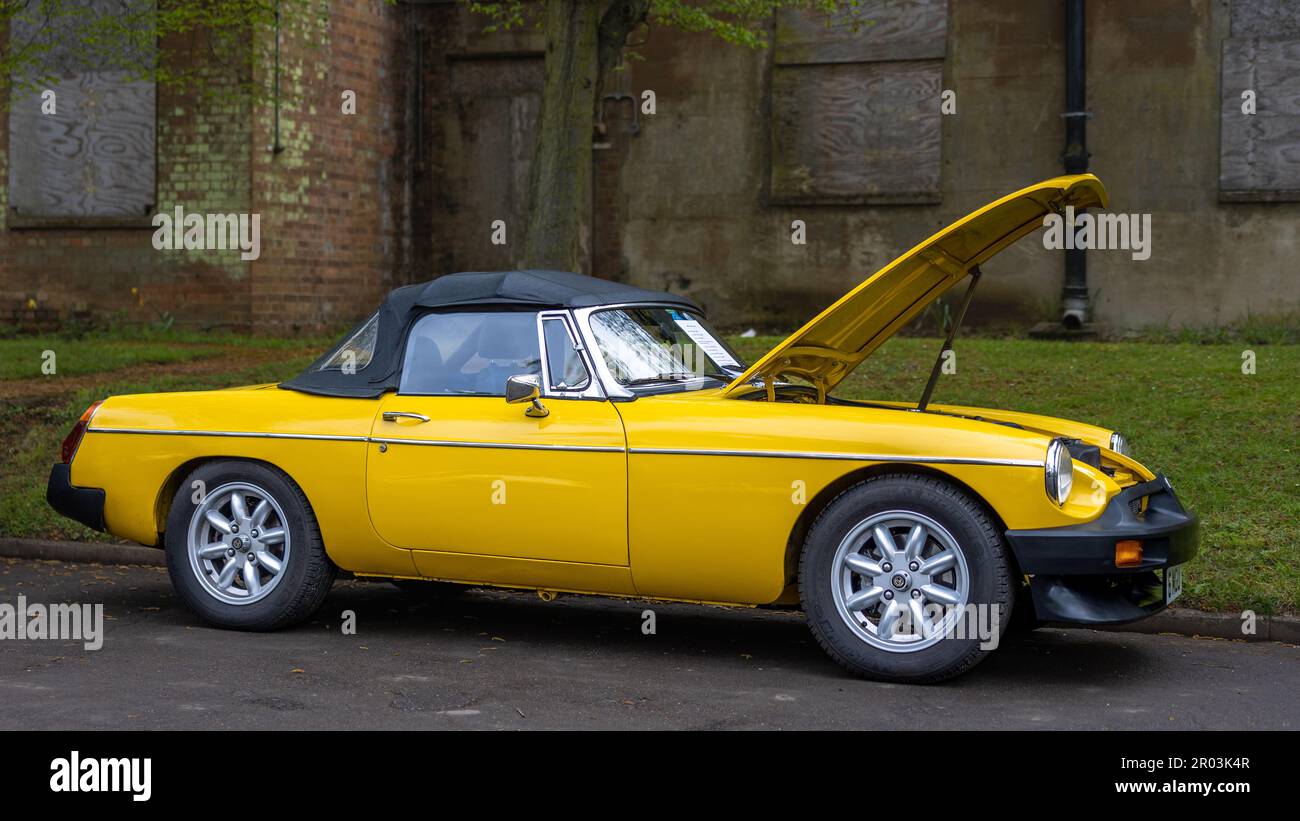 MG MGB, in mostra allo Scramble di aprile tenutosi presso il Bicester Heritage Centre il 23 aprile 2023. Foto Stock