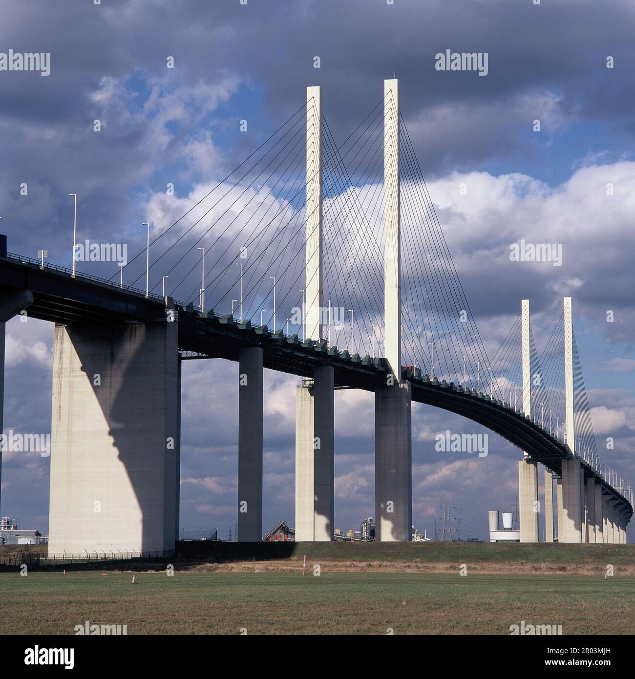 Regno Unito. Inghilterra. Kent. Dartford. Ponte della Regina Elisabetta II. Foto Stock