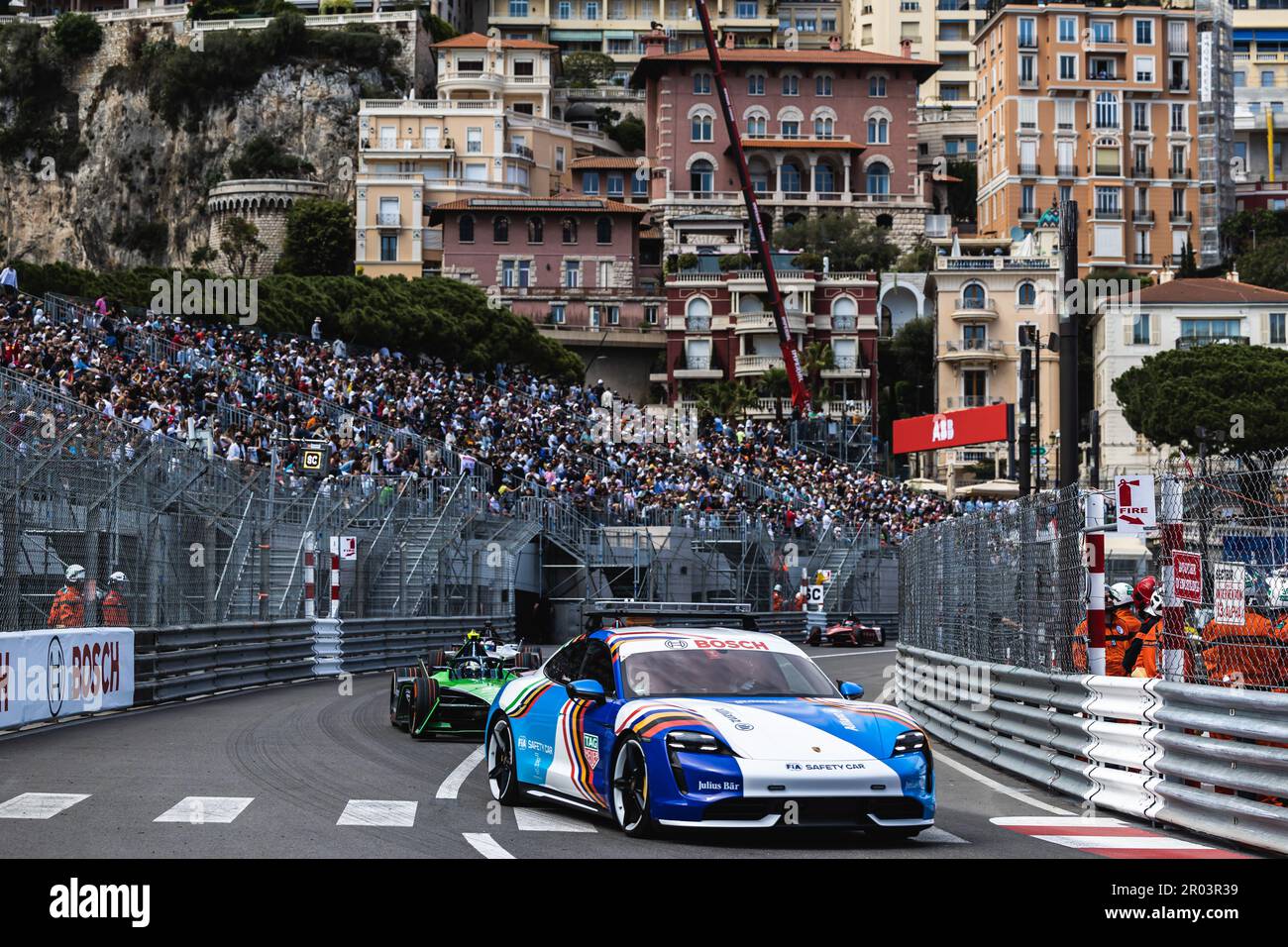 Fine gara sotto la safety car per 37 CASSIDY Nick (nzl), Envision Racing, Spark-Jaguar, Jaguar i - Time 6, action 09 EVANS Mitch (nzl), Jaguar TCS Racing, Spark-Jaguar, Jaguar i - Time 6, action 27 DENNIS Jake (gbr), Avalanche Andretti Formula e, Spark-Porsche, Porsche 99X Electric, Azione durante l'ePrix di Monaco 2023, 7th° appuntamento del Campionato Mondiale ABB FIA di Formula e 2022-23, sul circuito di Monaco dal 4 al 6 maggio 2023 a Monaco - Foto: Germain Hazard/DPPI/LiveMedia Foto Stock