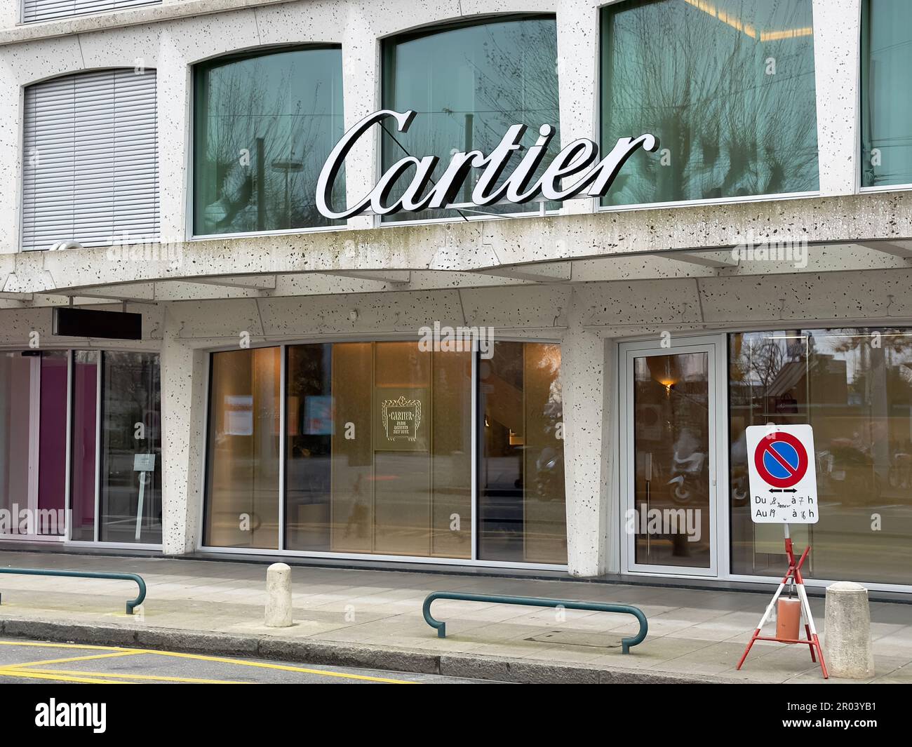 Ginevra, Svizzera - 14 gennaio 2023: Negozio Cartier a Ginevra. Cartier è un conglomerato francese di beni di lusso. Foto Stock