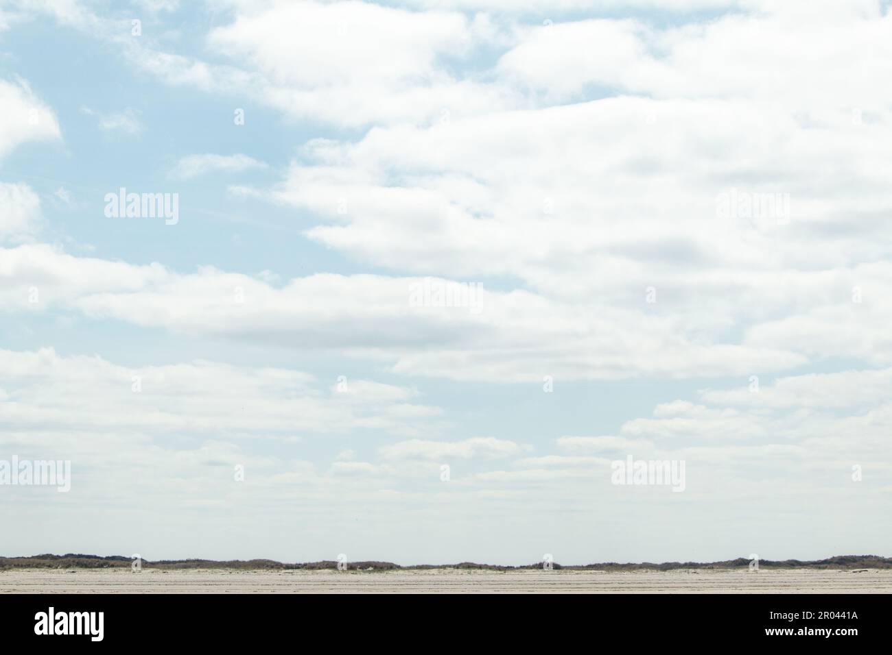 Una foto della spiaggia dell'isola frisone di Schiermonnikoog, che ricorda il viaggio europeo Foto Stock