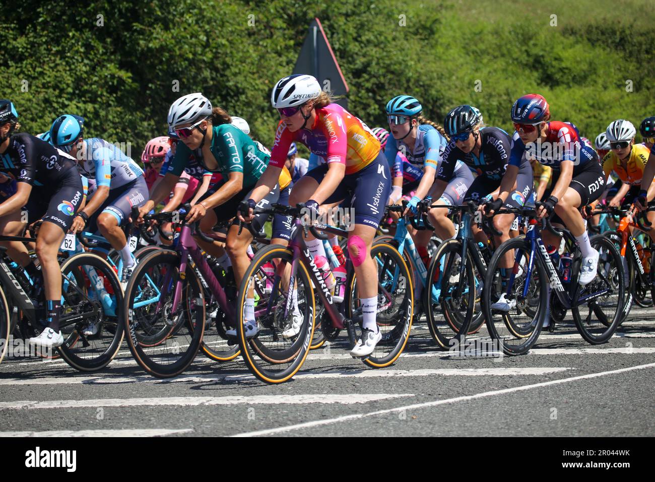 Tarrueza, Spagna, 06th maggio, 2023: Il ciclista del Team SD Worx, Femke Markus che cavalca nel peloton durante la 6th tappa della donna LaVuelta di Carrefour 2023 tra Castro-Urdiales e Laredo, il 06 maggio 2023, a Tarrueza, Spagna . Credit: Alberto Brevers / Alamy Live News Foto Stock