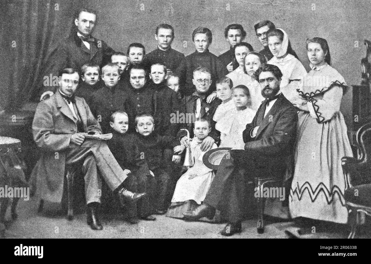 La prima laurea della scuola per sordi e muti a Mosca con il fondatore e gli insegnanti della scuola. Foto del 19th ° secolo. Foto Stock