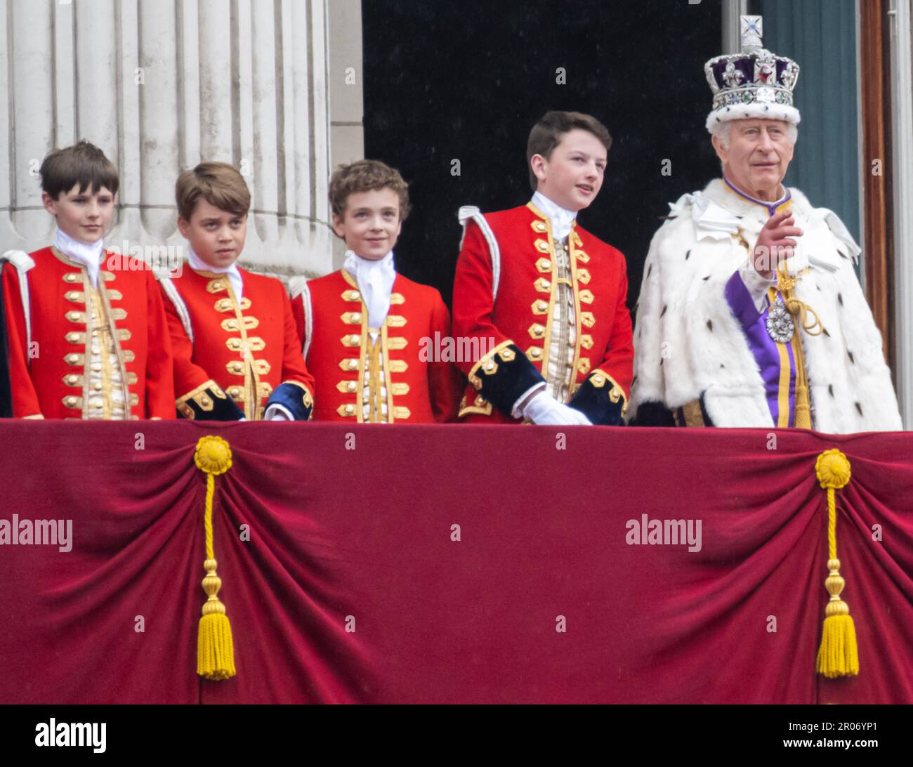 Londra, Regno Unito. 6th maggio, 2023. Re Carlo III e la regina Camilla e altri membri della famiglia reale sul balcone di Buckingham Palace durante l'incoronazione di re Carlo III e della regina Camilla fotografati da Credit: Michael tubi/Alamy Live News Foto Stock