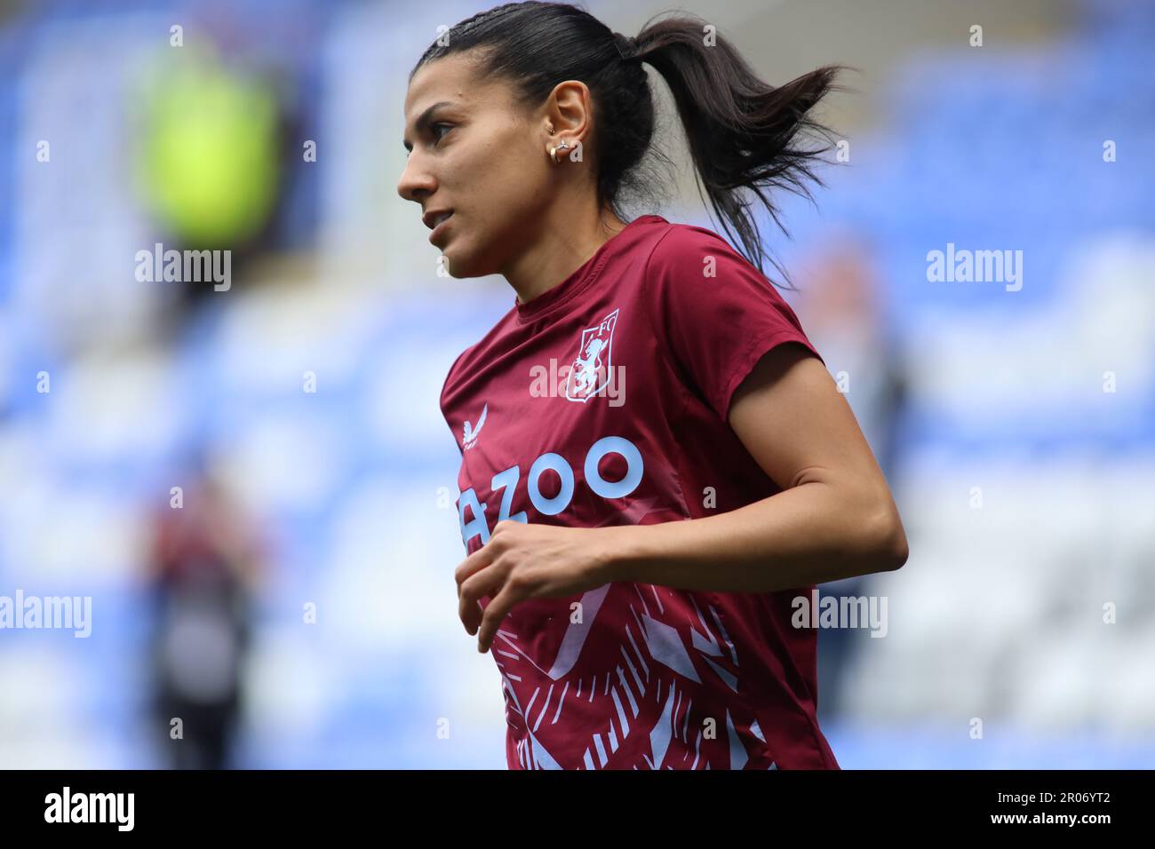 Reading, Regno Unito. 07th maggio, 2023. Reading, Inghilterra, 7th 2023 maggio: Kenza Dalì (10 Aston Villa) riscaldamento prima della partita di fa Women's Super League tra Reading e Aston Villa al Madejski Stadium di Reading, Inghilterra. (Alexander Canillas/SPP) Credit: SPP Sport Press Photo. /Alamy Live News Foto Stock