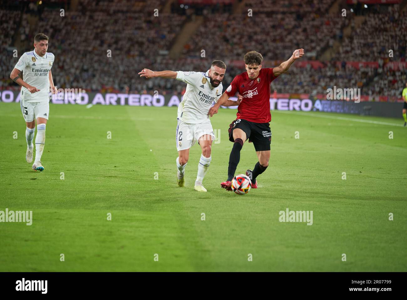 Daniel Carvajal Ramon del Real Madrid CF (L) e ABDE Ezzalzouli della CA Osasuna (R) in azione durante la finale della Copa del Rey il 6 maggio 2023 allo Stadio Olimpico la Cartuja (Sevilla, finale della Copa del Rey il 6 maggio 2023). Madrid CF 2:1 CA Osasuna (Foto di Vicente Vidal Fernandez/Sipa USA) Credit: Sipa USA/Alamy Live News Foto Stock
