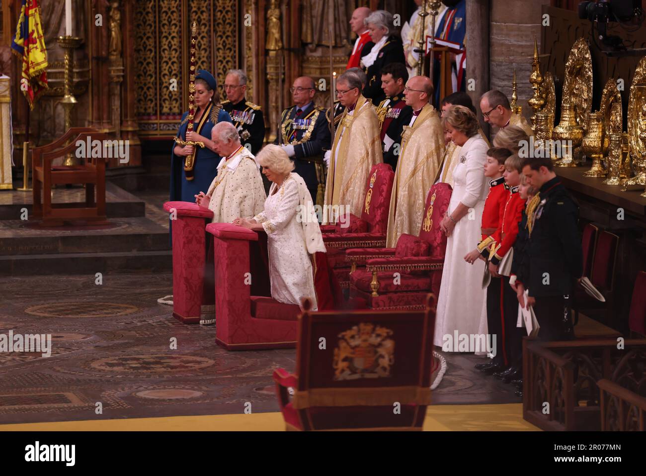 Re Carlo III e la Regina Camilla durante la loro incoronazione all'Abbazia di Westminster, Londra. Data immagine: Sabato 6 maggio 2023. Foto Stock