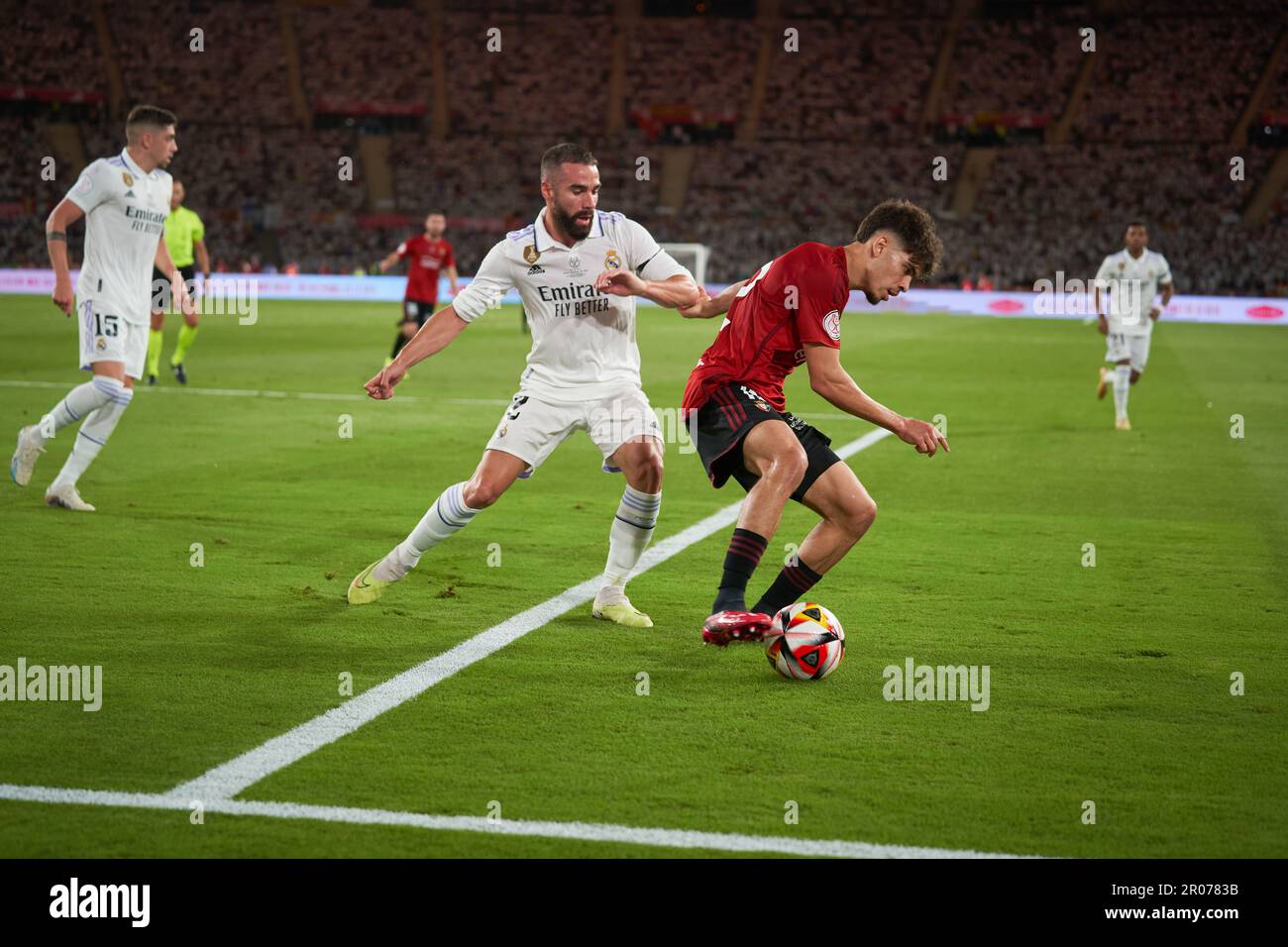 Daniel Carvajal Ramon del Real Madrid CF (L) e ABDE Ezzalzouli della CA Osasuna (R) in azione durante la finale della Copa del Rey il 6 maggio 2023 allo Stadio Olimpico la Cartuja (Sevilla, finale della Copa del Rey il 6 maggio 2023). Madrid CF 2:1 CA Osasuna (Foto di Vicente Vidal Fernandez/Sipa USA) Credit: Sipa USA/Alamy Live News Foto Stock