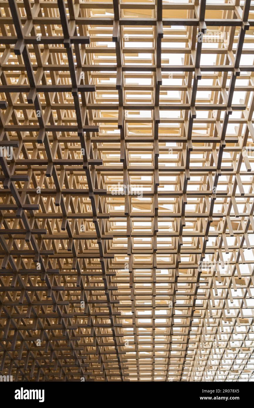 Vista ravvicinata del telaio del tetto in legno per la costruzione di edifici. Foto Stock