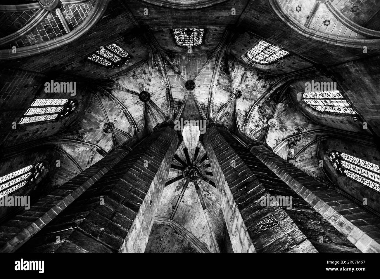 Interno di Santa Maria del Mar, la più bella chiesa gotica di Barcellona Foto Stock