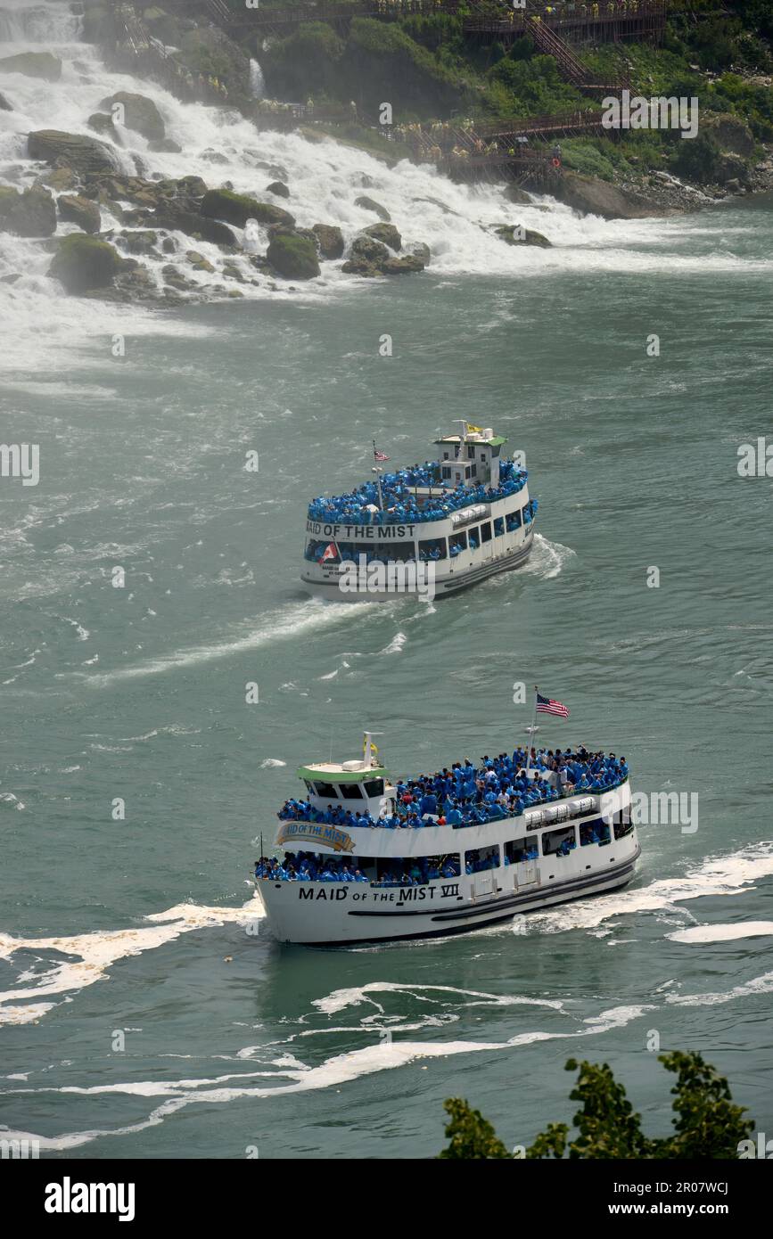 Barche da escursione Maid of the Mist, Cascate del Niagara, Cascate del Niagara, Ontario, Canada Foto Stock