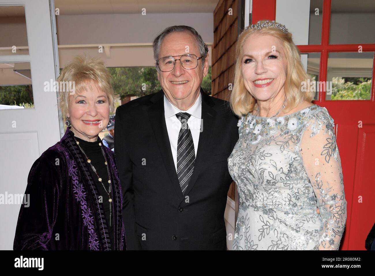 6 maggio 2023, Ojai, California, Stati Uniti: OJAI, CALIFORNIA - 6 MAGGIO 2023: Dee Wallace, ospite, Sharon MaHarry al matrimonio di Anson Williams e Sharon MaHarry in una residenza privata. (Credit Image: © Nina Prommer/ZUMA Press Wire) SOLO PER USO EDITORIALE! Non per USO commerciale! Foto Stock