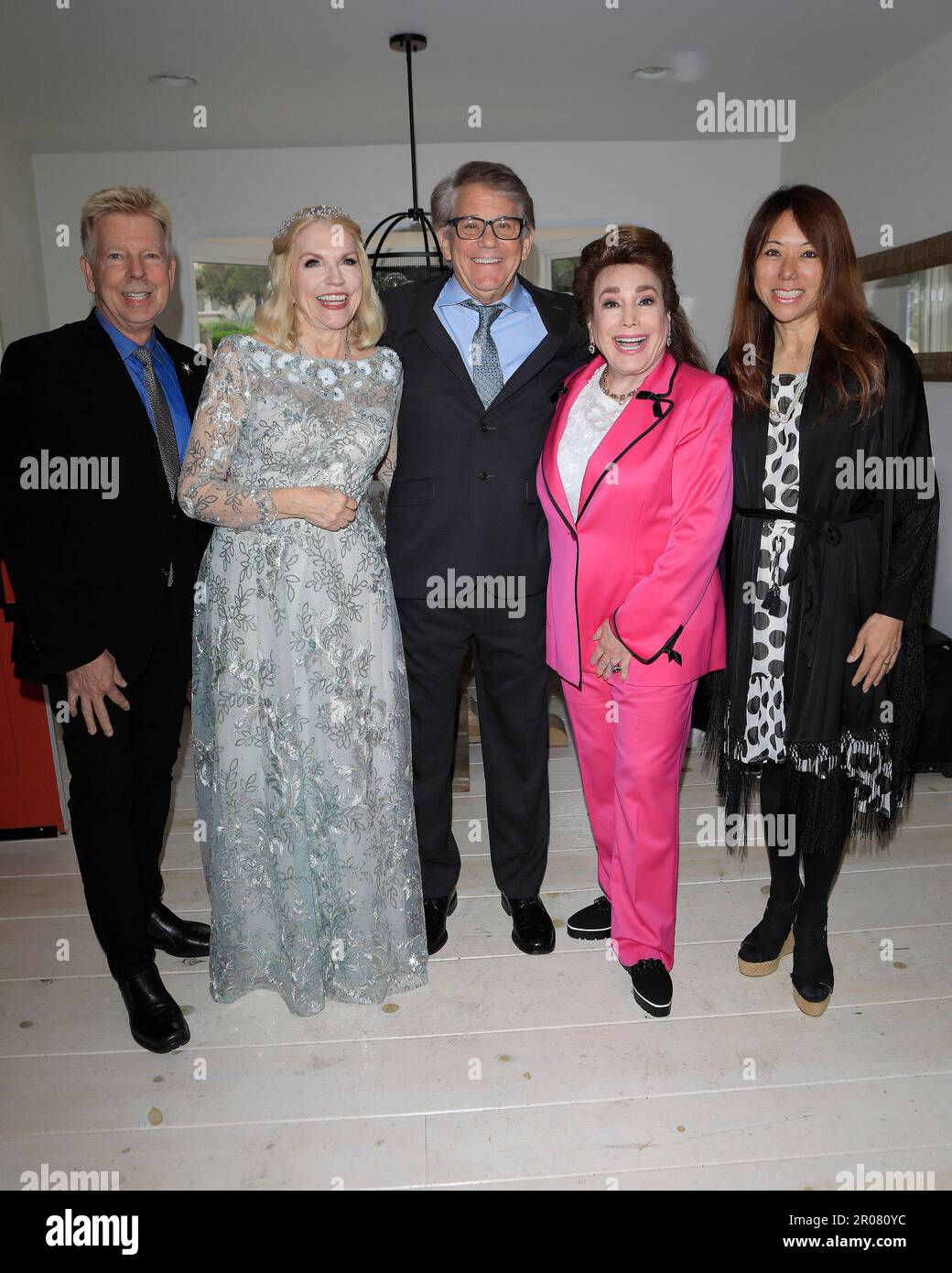 6 maggio 2023, Ojai, California, Stati Uniti: OJAI, CALIFORNIA - 6 MAGGIO 2023: Steve Nycklemoe, Sharon MaHarry, Anson Williams, Donelle Dadigan, Fiona ma al matrimonio di Anson Williams e Sharon MaHarry in una residenza privata. (Credit Image: © Nina Prommer/ZUMA Press Wire) SOLO PER USO EDITORIALE! Non per USO commerciale! Foto Stock