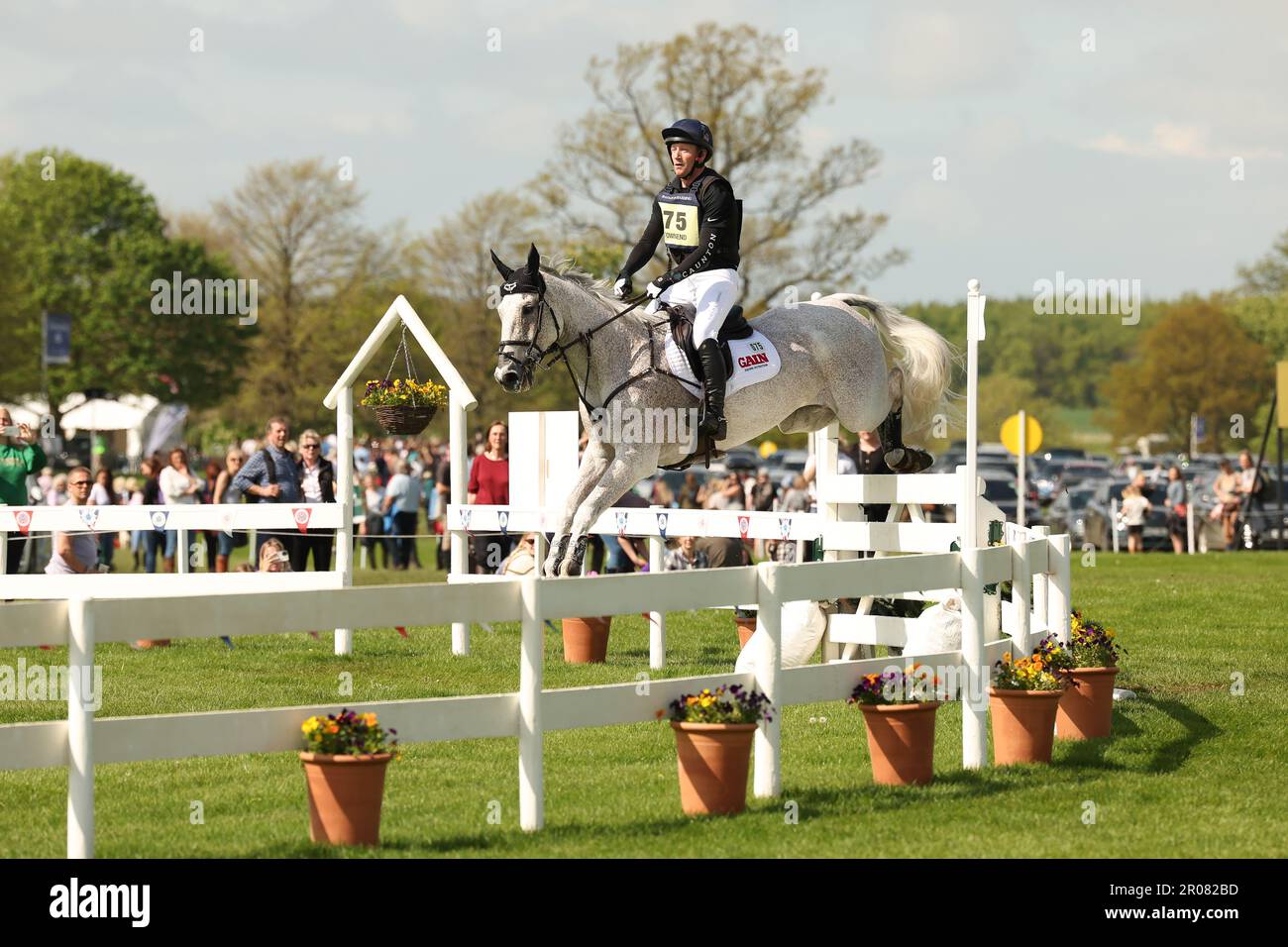 Badminton, Regno Unito. 07th maggio, 2023. Oliver Townend equitazione Ballaghmor Class è handily piazzato in terza alla fine del Cross Country il giorno tre del Badminton Horse Trials a Badminton, Gloucester, Regno Unito, il 7 maggio 2023. Foto di Ken Sparks. Solo per uso editoriale, licenza richiesta per uso commerciale. Non è utilizzabile nelle scommesse, nei giochi o nelle pubblicazioni di un singolo club/campionato/giocatore. Credit: UK Sports Pics Ltd/Alamy Live News Foto Stock