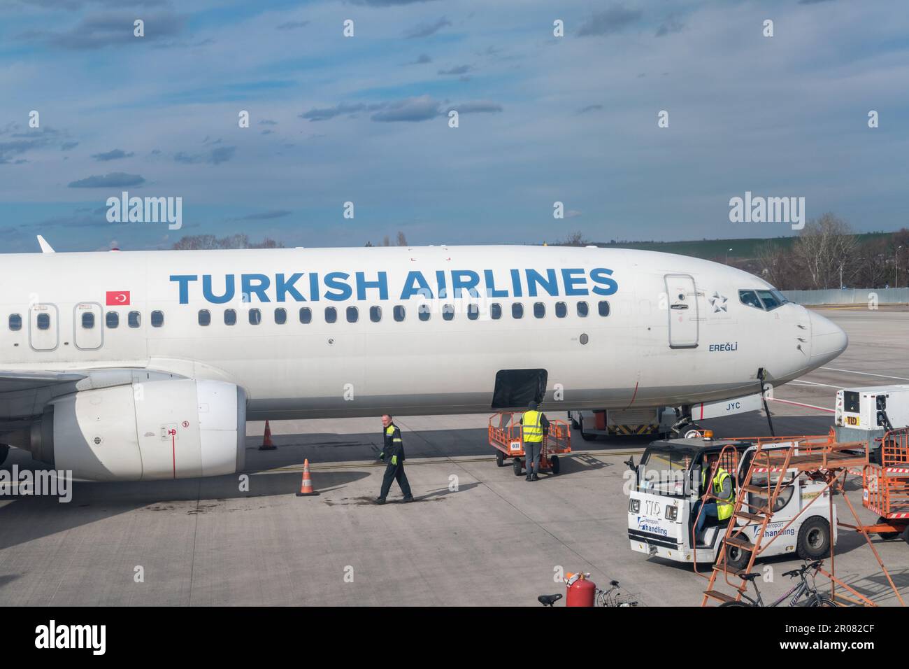 Chisinau, Moldova - 10 marzo 2023: Aereo della Turkish Airlines all'aeroporto internazionale di Chisinau. Foto Stock