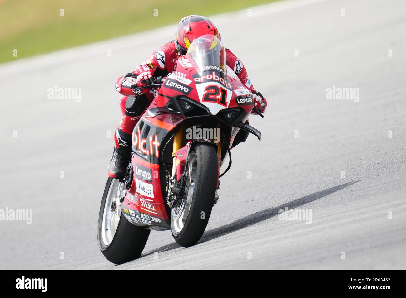 Michael Ruben Rinaldi (ITA) Ducati Panigale V4R Aruba.IT Racing - Ducati durante il Campionato Mondiale SBK FIM Superbike durante la gara 2 sul circuito di Barcellona-Catalunya il 7 maggio 2023 a Barcellona, Spagna. (Foto di Bagu Blanco / PRESSIN) Foto Stock