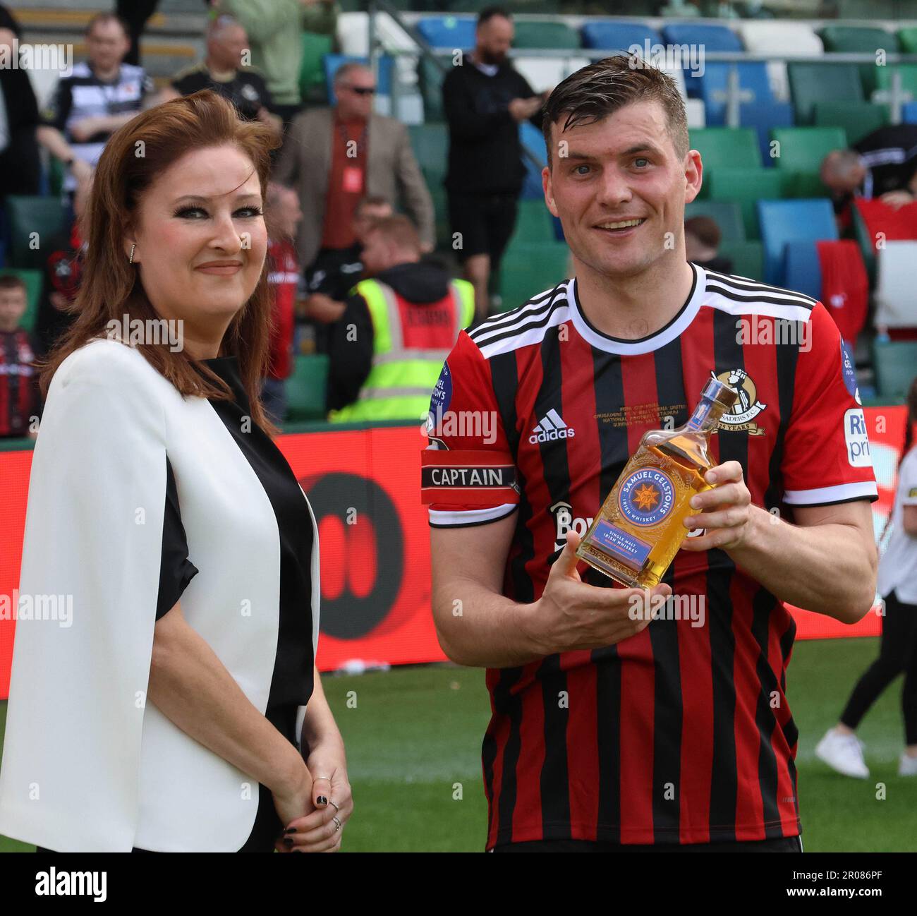 Stadio nazionale di calcio a Windsor Park, Belfast, Irlanda del Nord, Regno Unito. 07 maggio 2023. Finale 2023 della Whiskey Irish Cup di Samuel Gelston. Ballymena United v Crusaders nella prima finale di Irish Cup disputata la domenica. (Ballymena Utd – Sky Blue). Azione dalla finale della Coppa d'Irlanda di oggi. Uomo della partita Philip Lowry. Credit: David Hunter/Alamy Live News. Foto Stock