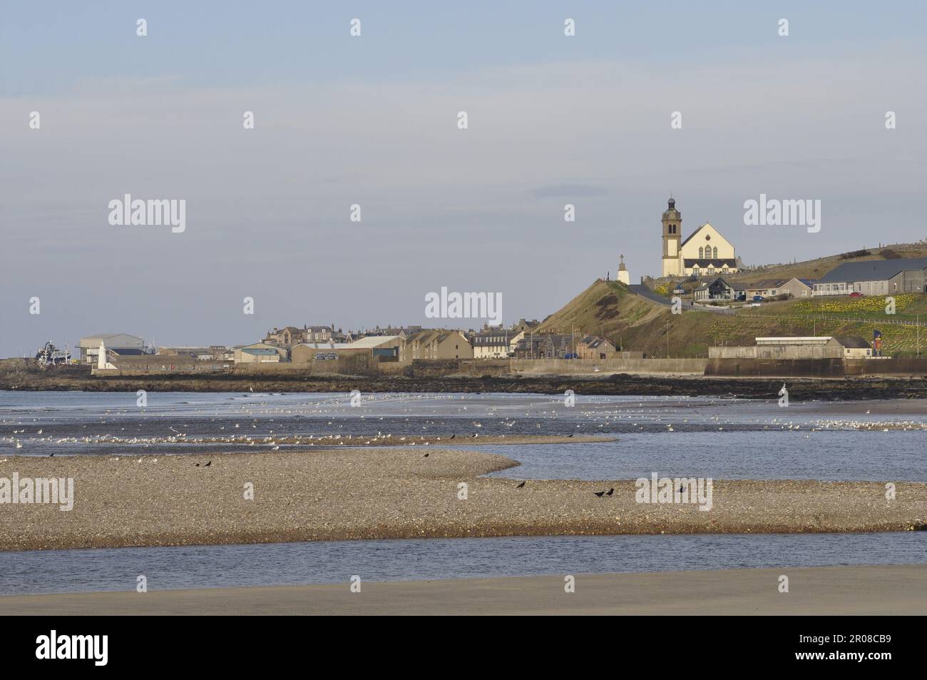 Macduff, Moray, visto attraverso l'estuario di Deveron da Banff. Foto Stock