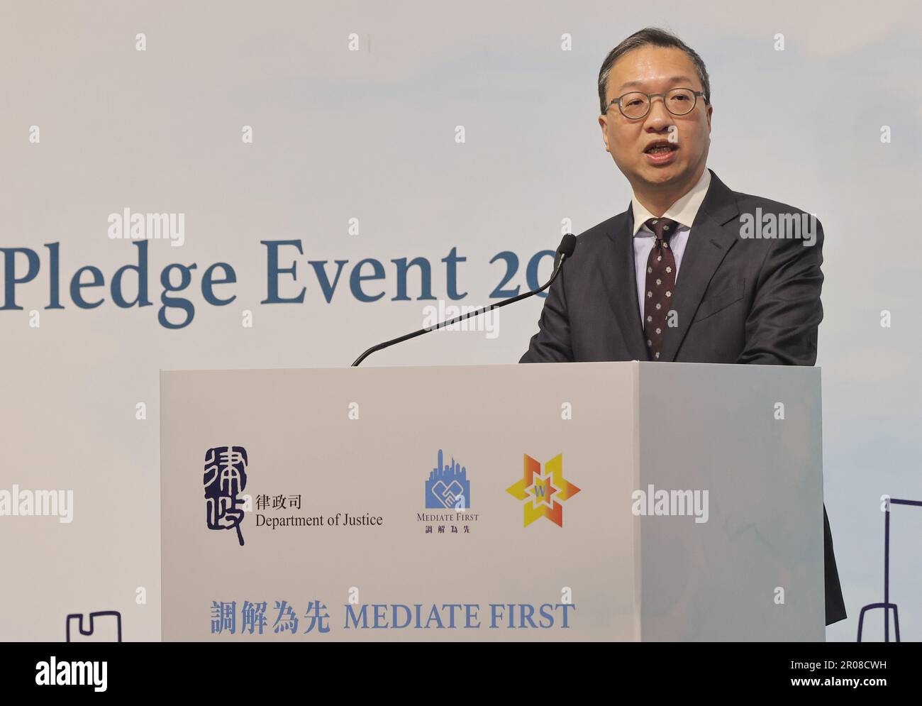 Paul Lam Ting-kwok, SC, Secretary for Justice, esprime le sue osservazioni di apertura sull'evento "Mediate First" Pledge Event 2023 organizzato dal Dipartimento di Giustizia presso il Centro Convegni ed Esposizioni di Hong Kong, WAN Chai. 05MAY23 SCMP / Jelly TSE Foto Stock