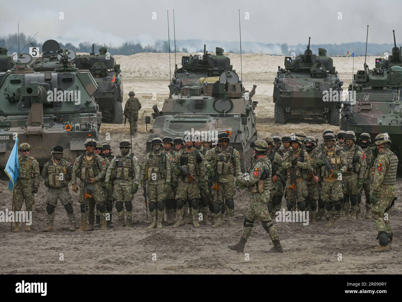 Soldati polacchi, statunitensi, sloveni e rumeni, spingono le loro abilità al limite durante una sessione di allenamento AD alta intensità ANACONDA-23 presso il campo di allenamento Nowa Deba, in Polonia. Credit: ASWphoto/Alamy Live News Foto Stock