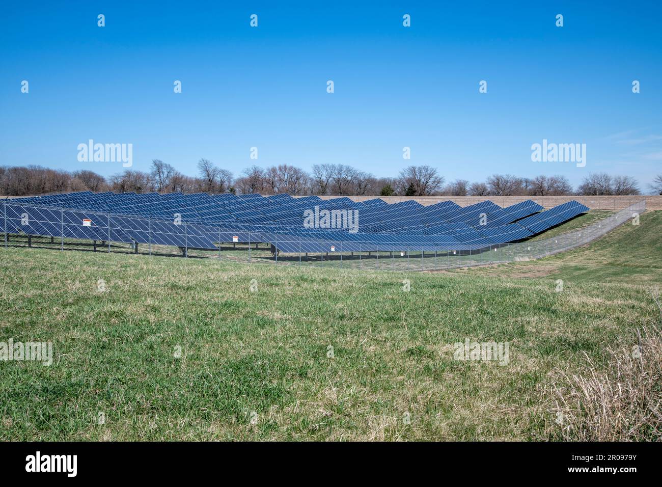 Corning, Iowa. Southwest Iowa Solar Farm. Minisito di Southwest Solar. Produce elettricità molto al di sotto di quella dell'energia solare su scala residenziale. Foto Stock