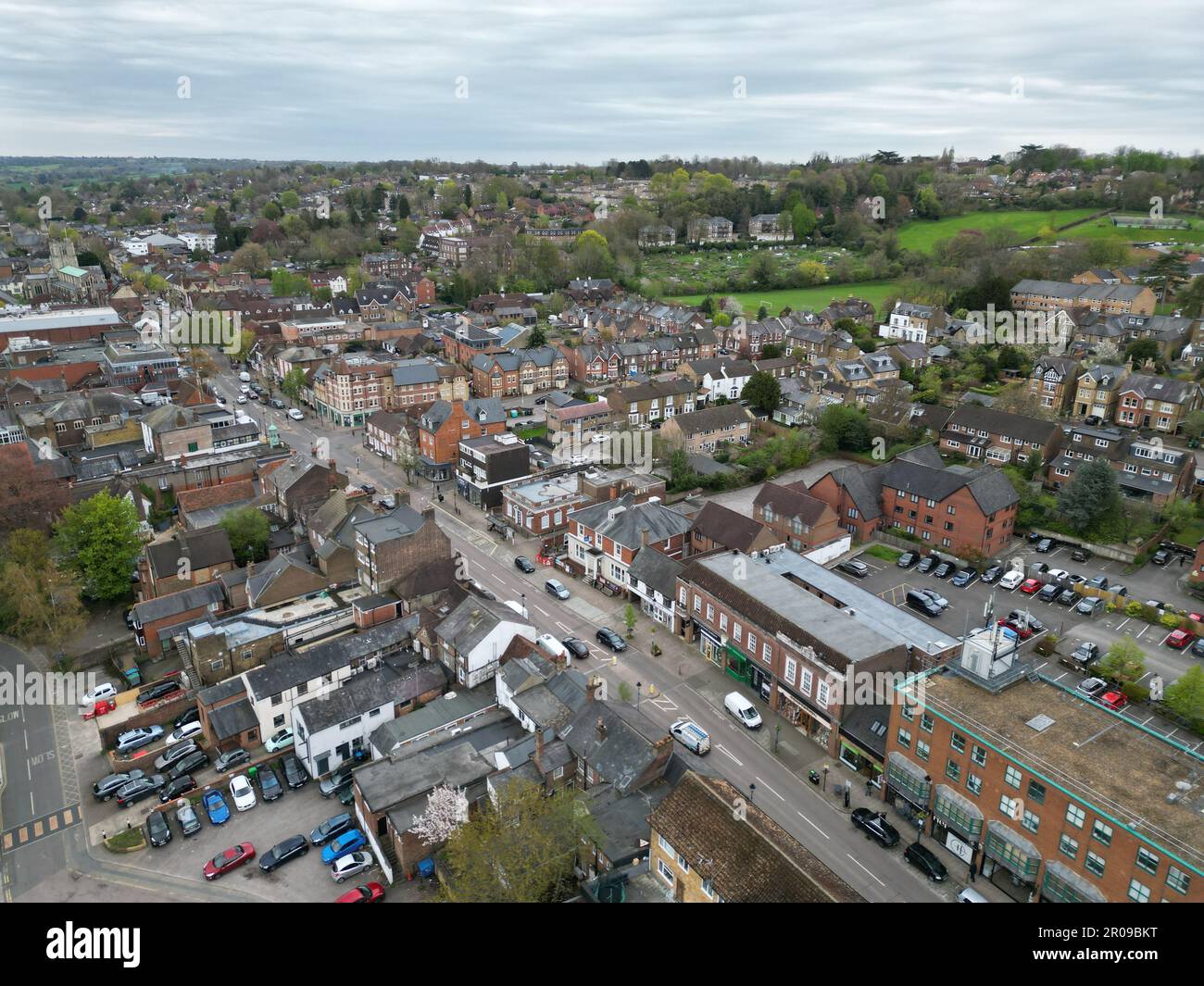 Berkhamsted Town High Street Hertfordshire, vista aerea del drone britannico Foto Stock