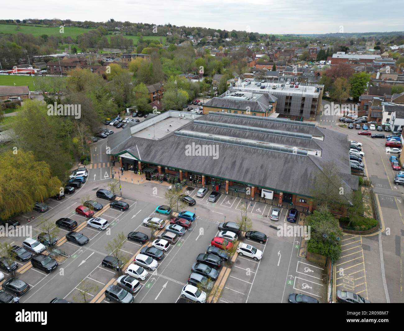 Waitrose supermercato Berkhamsted città Hertfordshire, Regno Unito drone vista aerea Foto Stock