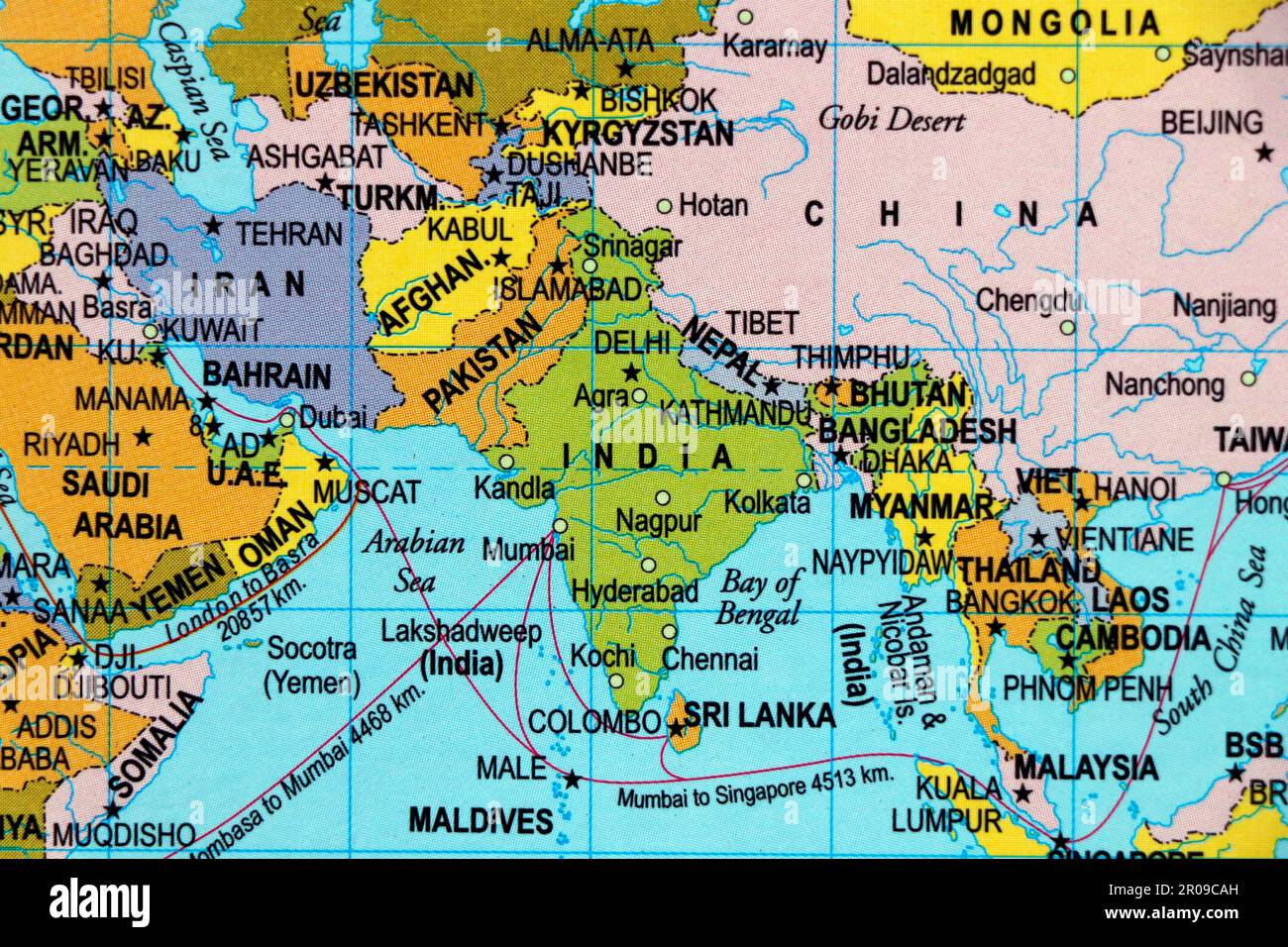 Primo piano di una mappa mondiale con lato asiatico, subcontinentale India in primo piano Foto Stock