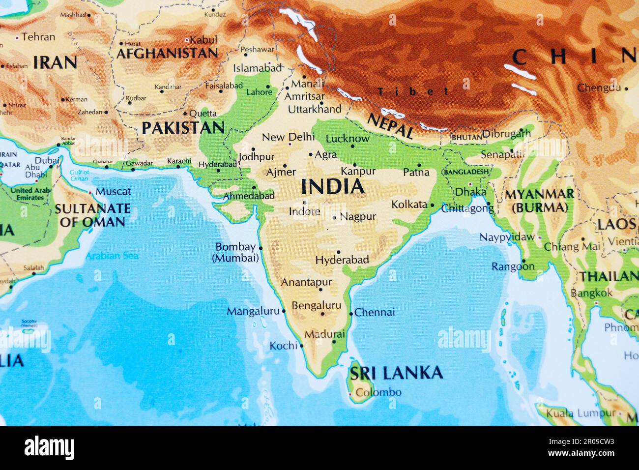 Primo piano di una mappa mondiale con lato asiatico, subcontinentale India in primo piano Foto Stock