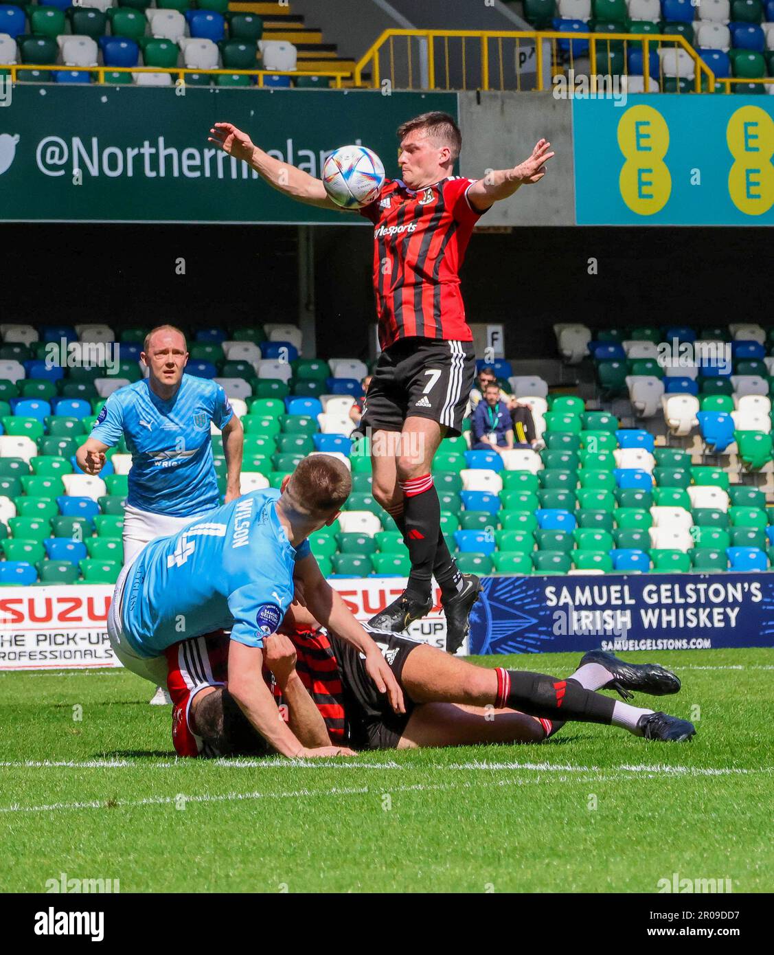 Stadio nazionale di calcio a Windsor Park, Belfast, Irlanda del Nord, Regno Unito. 07 maggio 2023. Finale 2023 della Whiskey Irish Cup di Samuel Gelston. Ballymena United v Crusaders nella prima finale di Irish Cup disputata la domenica. (Ballymena Utd – Sky Blue). Philip Lowry (7) in azione per i crociati. Credit: David Hunter/Alamy Live News. Foto Stock