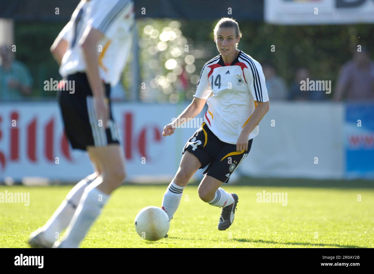 Simone Laudehr, Aktion.Fußball Länderspiel, EM Qualifikation der Frauen Belgien - Deutschland 0:5:7.5.2008 in Eupen Foto Stock