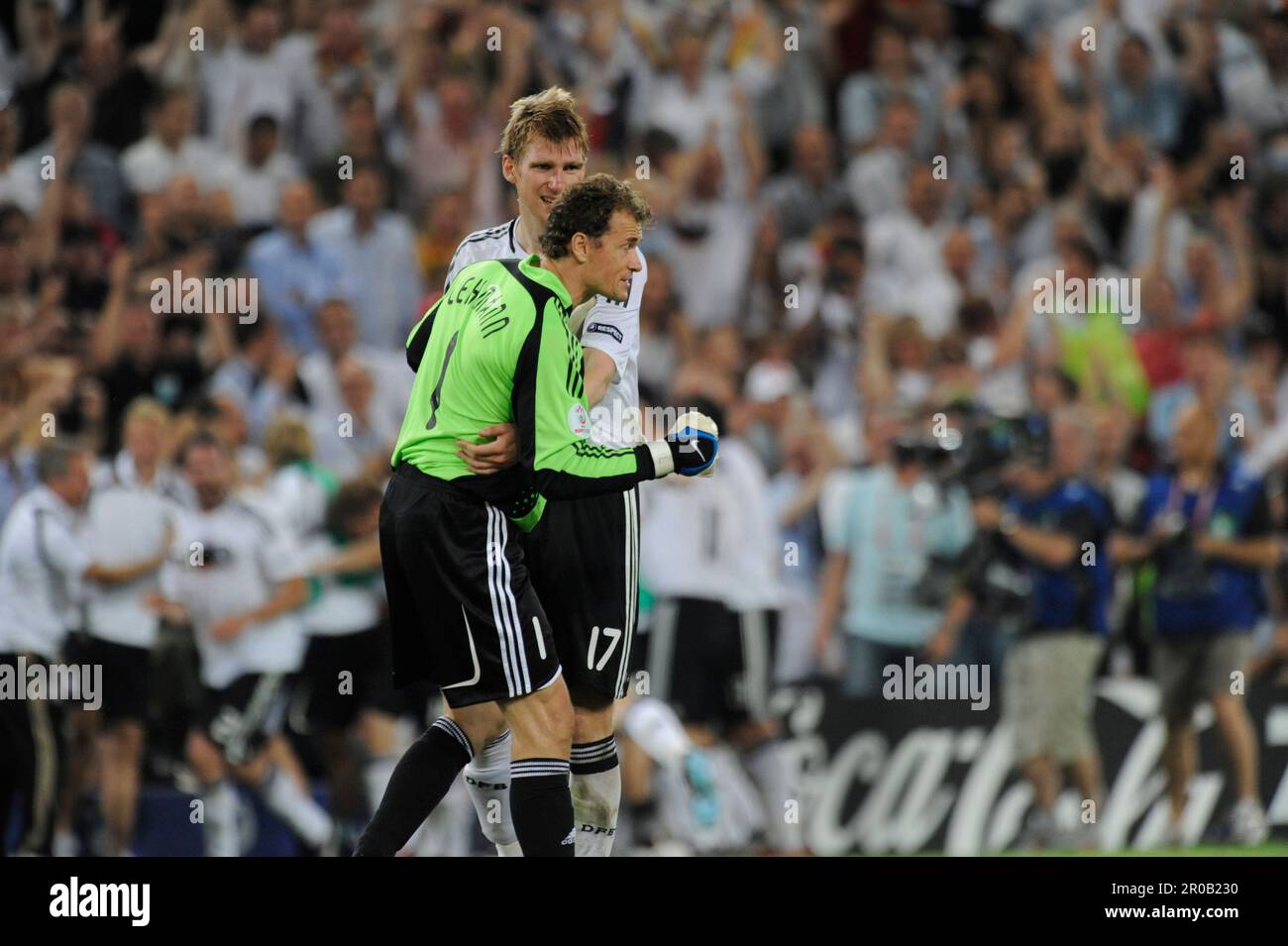 Jens Lehmann und per Mertesacker ballt die Faust Freude nach dem Einzug in finale.Fußball Europameisterschaft Länderspiel Deutschland - Türkei 3:2, 25.6.2008 Foto Stock