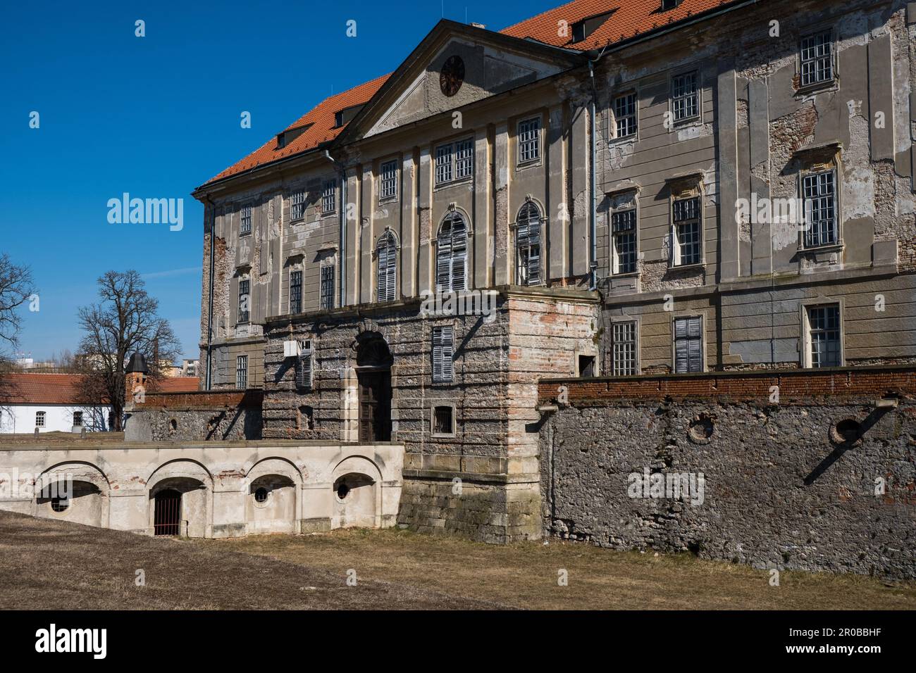 Antico castello monumentale barocco di casa signorile classicista nella piccola città di Holic in Slovacchia Foto Stock