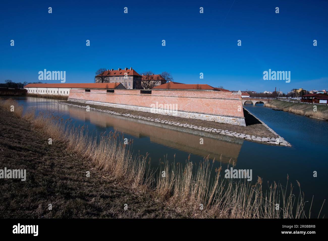 Antico castello monumentale barocco di casa signorile classicista nella piccola città di Holic in Slovacchia Foto Stock